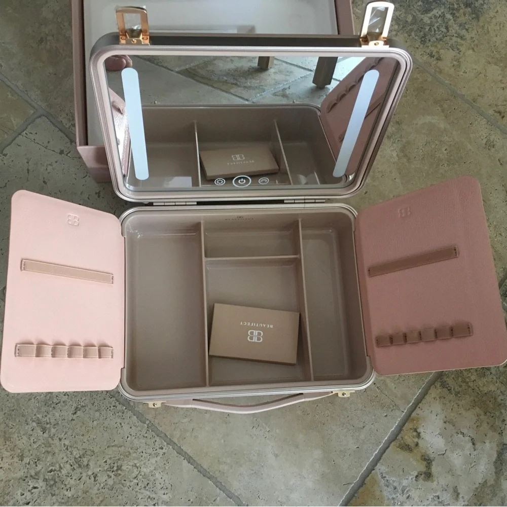 Beautifect Box nude portable illuminated makeup vanity case